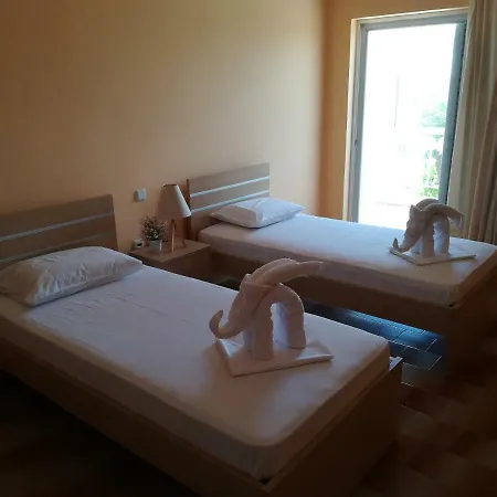 Eleftheria's 3* Ερατεινή